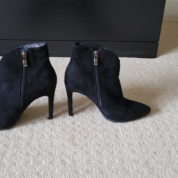 Fox & Dogs Booties - Picture 3 of 10